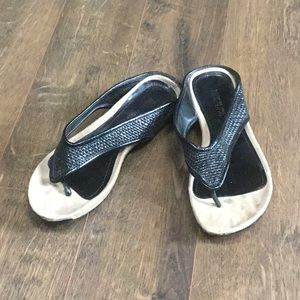 Kenneth Cole thong sandals sz 7.5